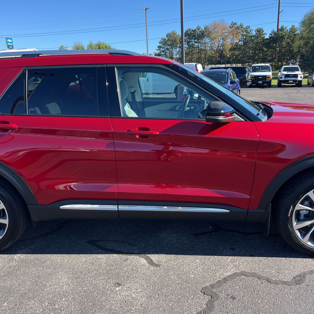 2025 Ford Explorer Platinum
