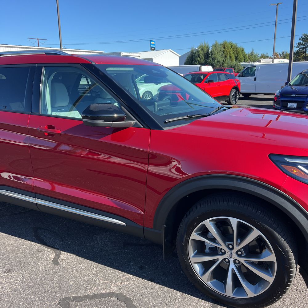 2025 Ford Explorer Platinum