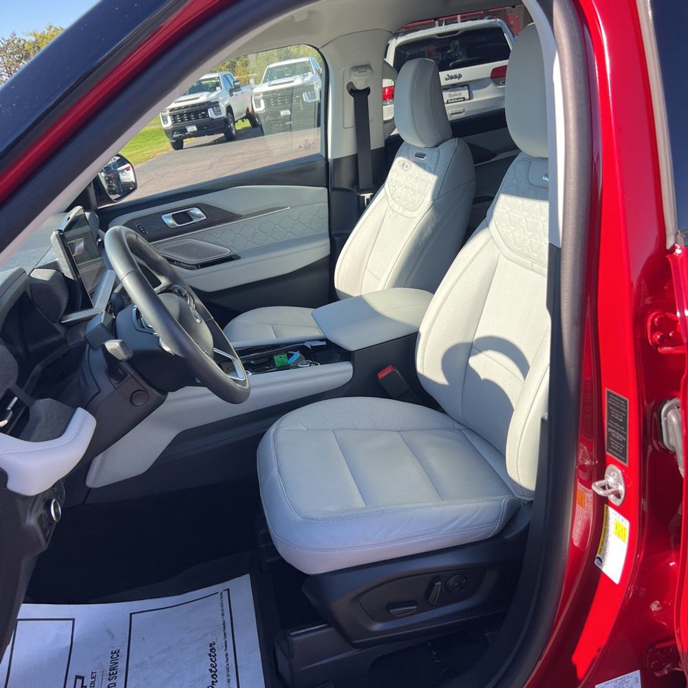 2025 Ford Explorer Platinum