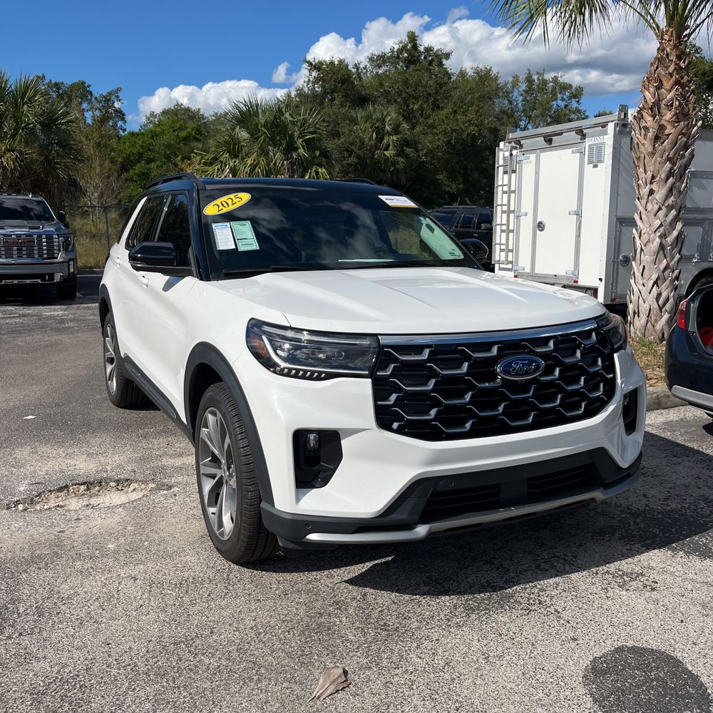 2025 Ford Explorer Platinum