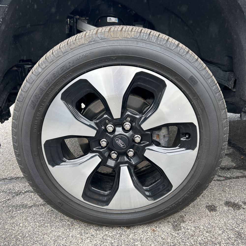 2022 Ford F-150 Lightning Platinum