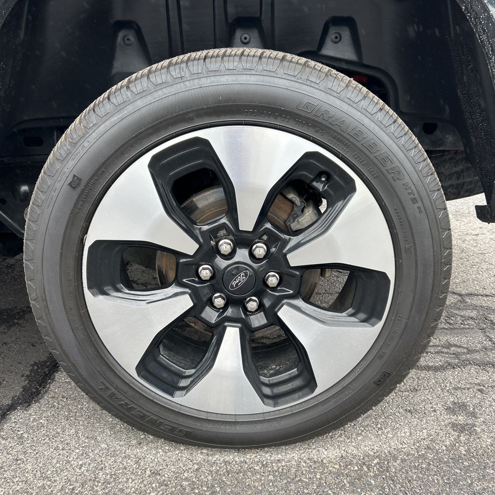 2022 Ford F-150 Lightning Platinum
