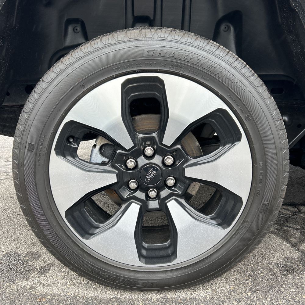 2022 Ford F-150 Lightning Platinum