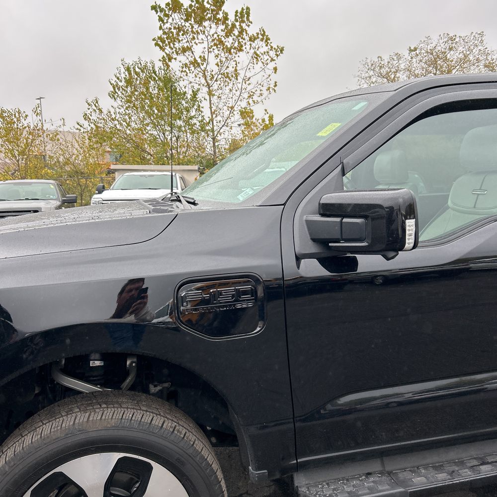 2022 Ford F-150 Lightning Platinum
