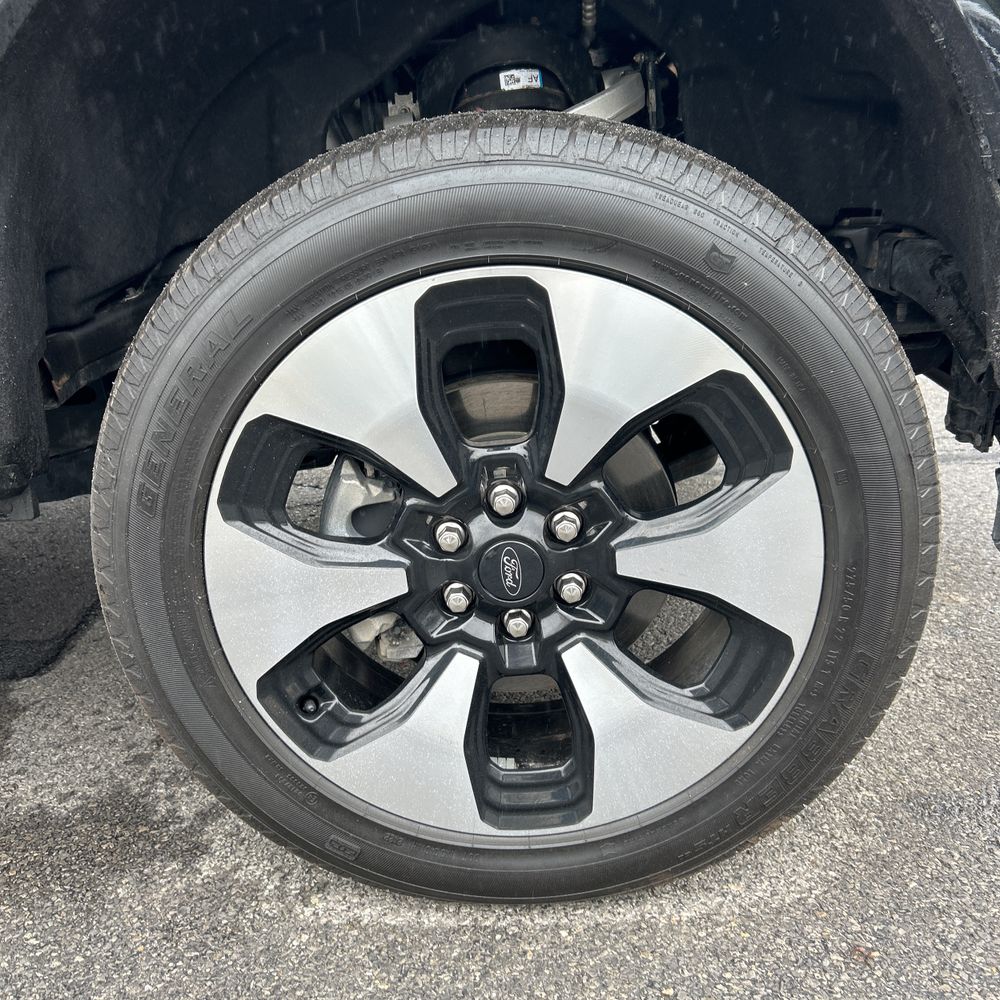 2022 Ford F-150 Lightning Platinum