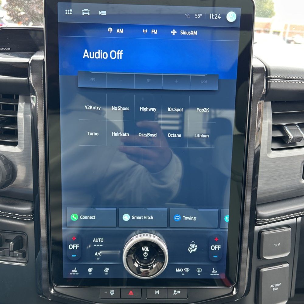 2022 Ford F-150 Lightning Platinum