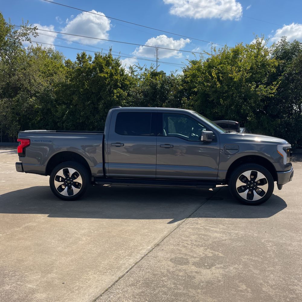 2023 Ford F-150 Lightning Platinum
