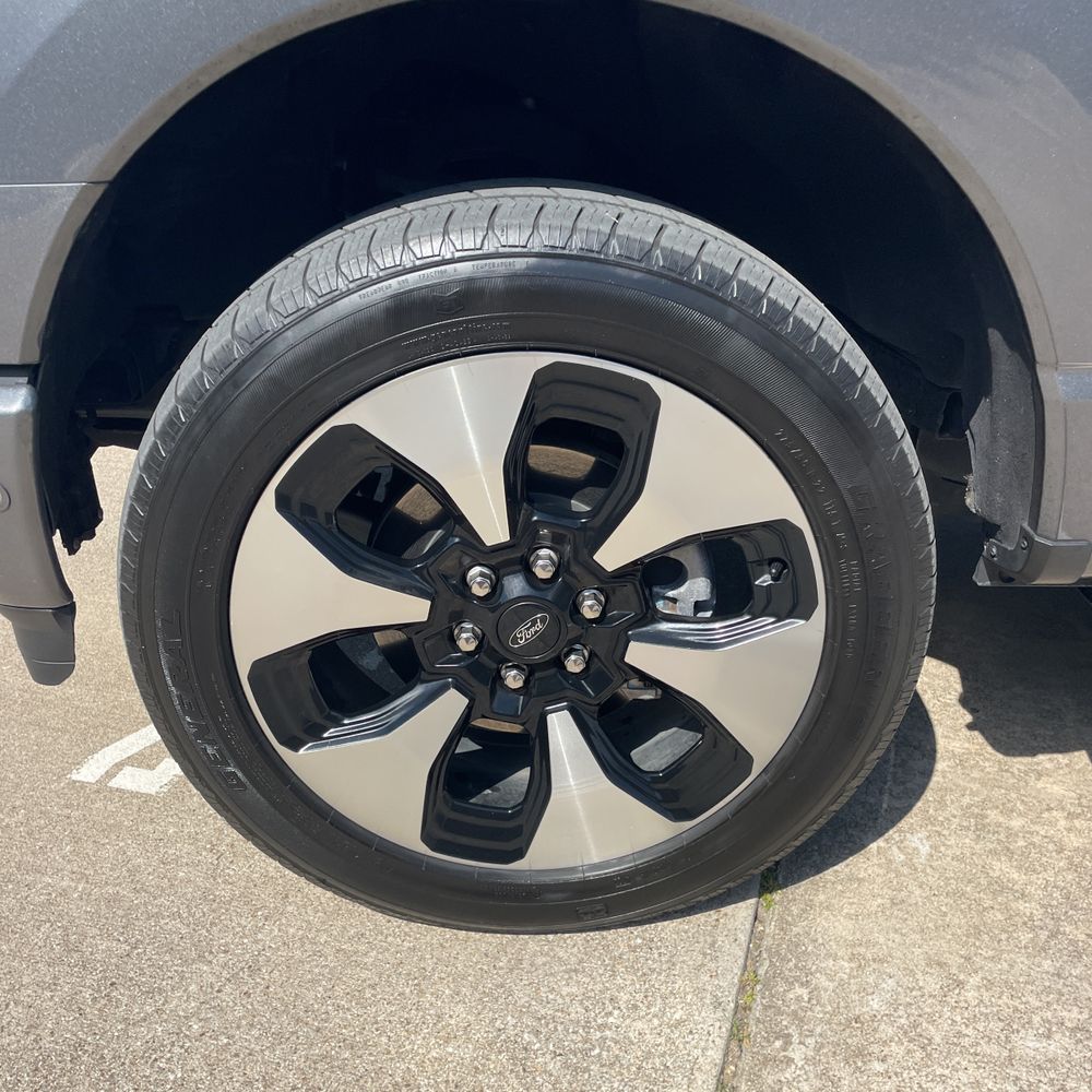 2023 Ford F-150 Lightning Platinum