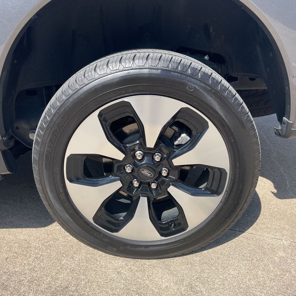 2023 Ford F-150 Lightning Platinum