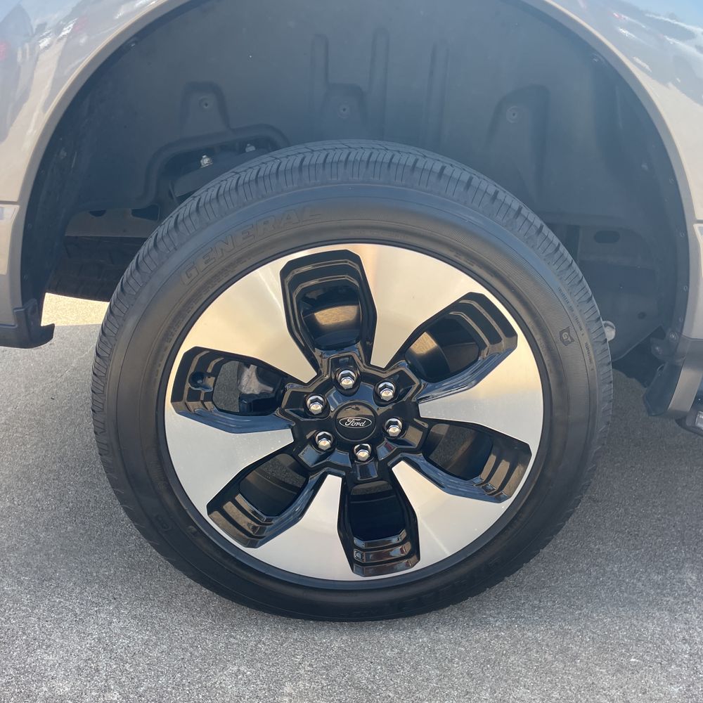 2023 Ford F-150 Lightning Platinum