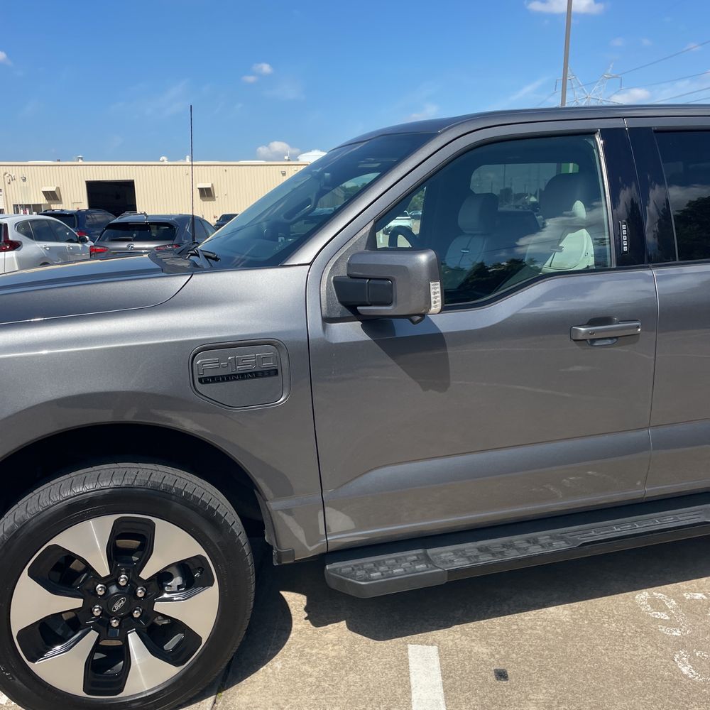 2023 Ford F-150 Lightning Platinum