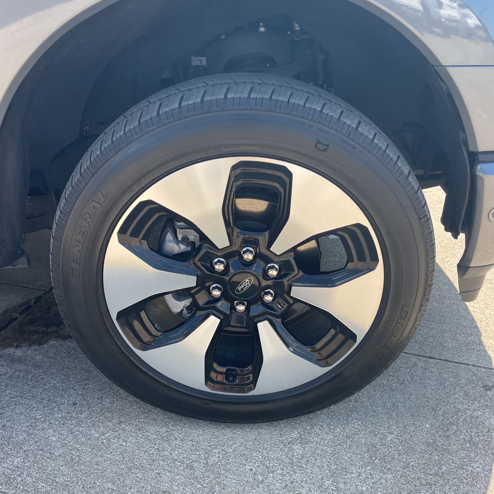 2023 Ford F-150 Lightning Platinum