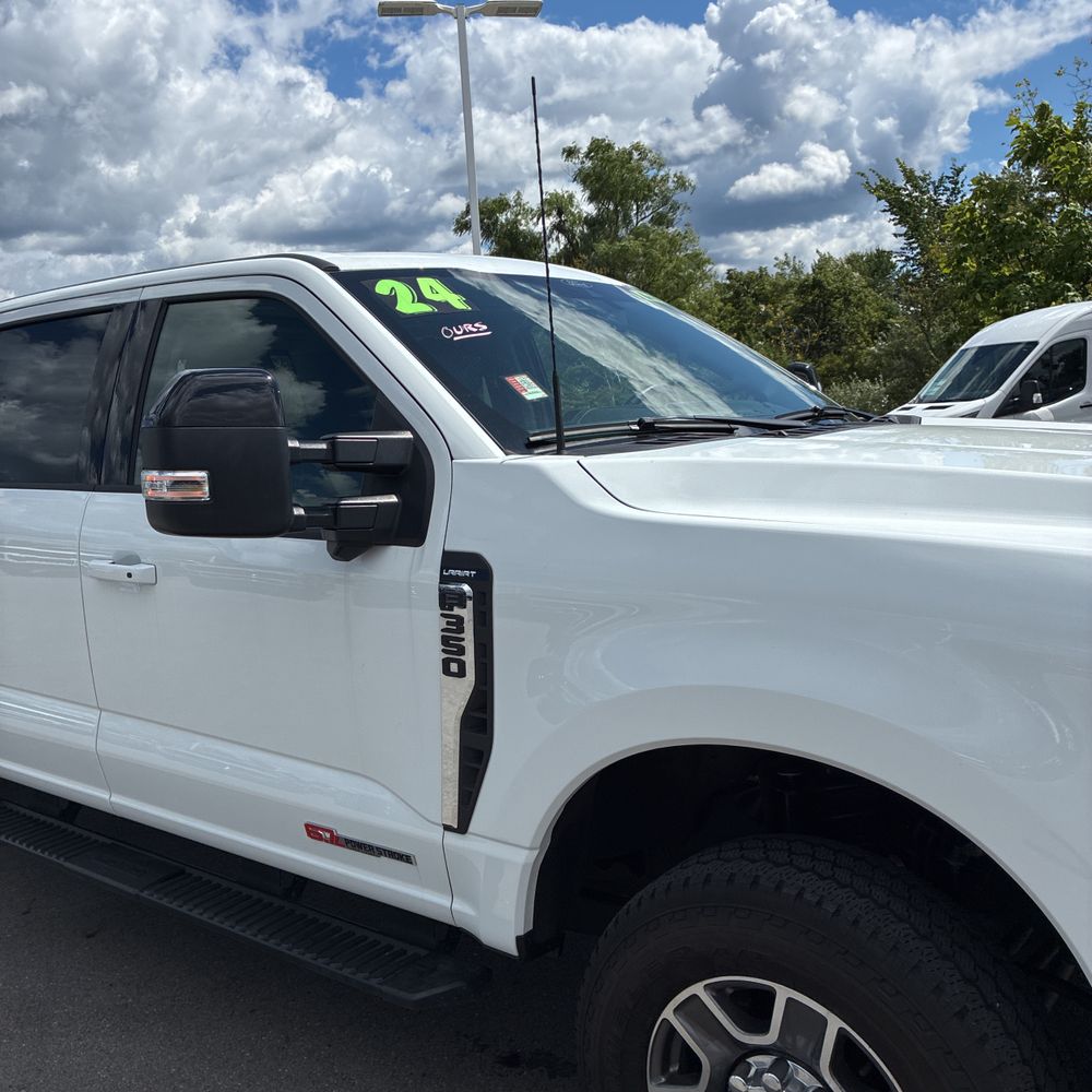 2024 Ford F350 S/D Lariat