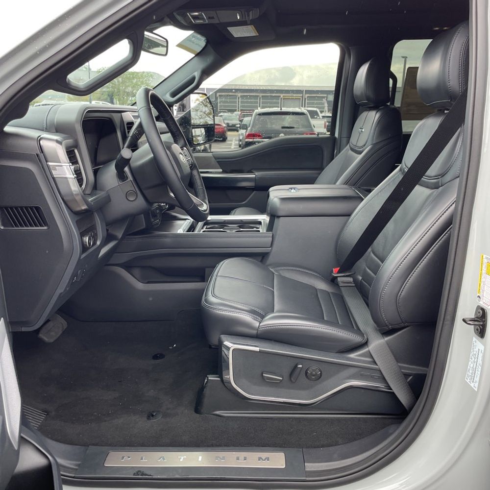 2025 Ford F-350 Super Duty Platinum