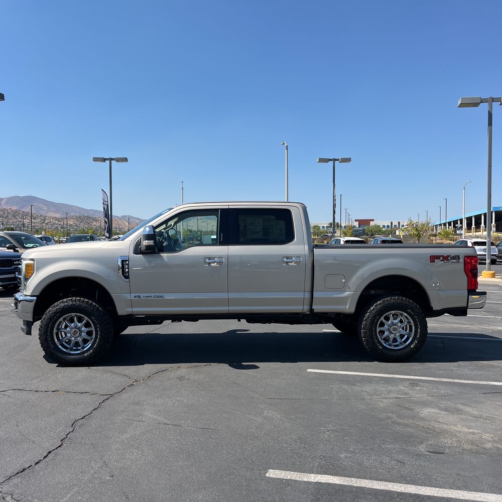 2017 Ford F-350 Super Duty Lariat