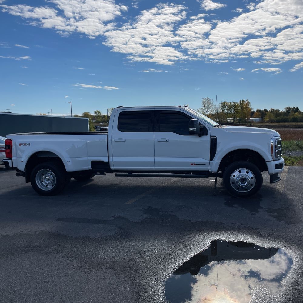 2025 Ford F-450 Super Duty Platinum