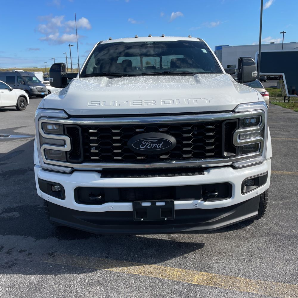2025 Ford F-450 Super Duty Platinum
