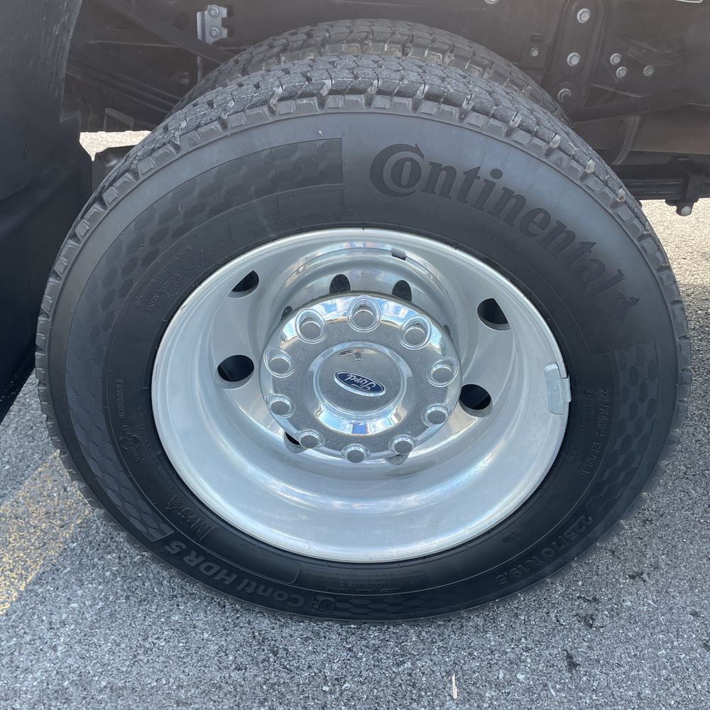 2025 Ford F-450 Super Duty Platinum