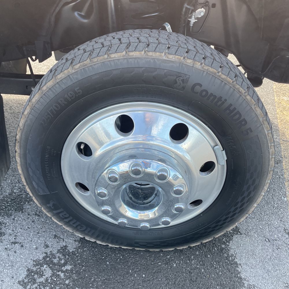 2025 Ford F-450 Super Duty Platinum