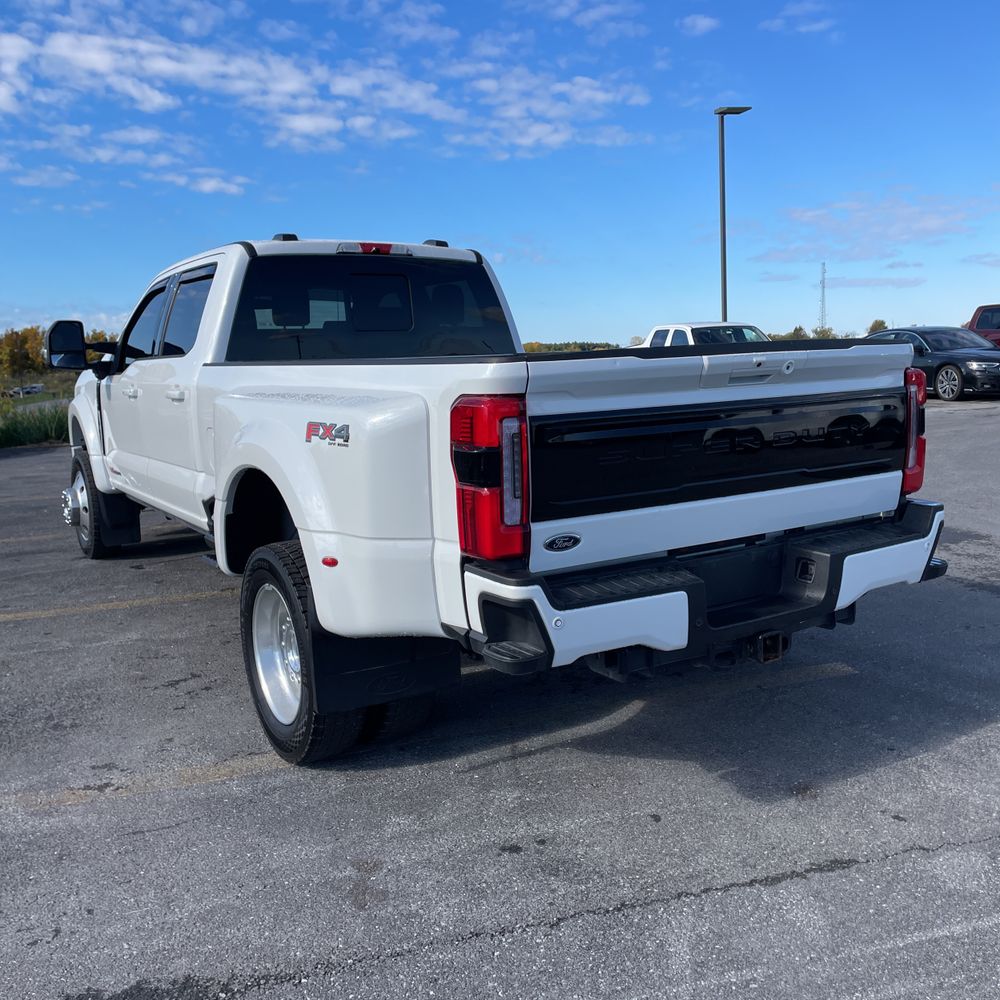2025 Ford F-450 Super Duty Platinum