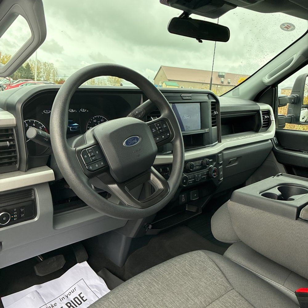 2025 Ford F-350 Super Duty XL