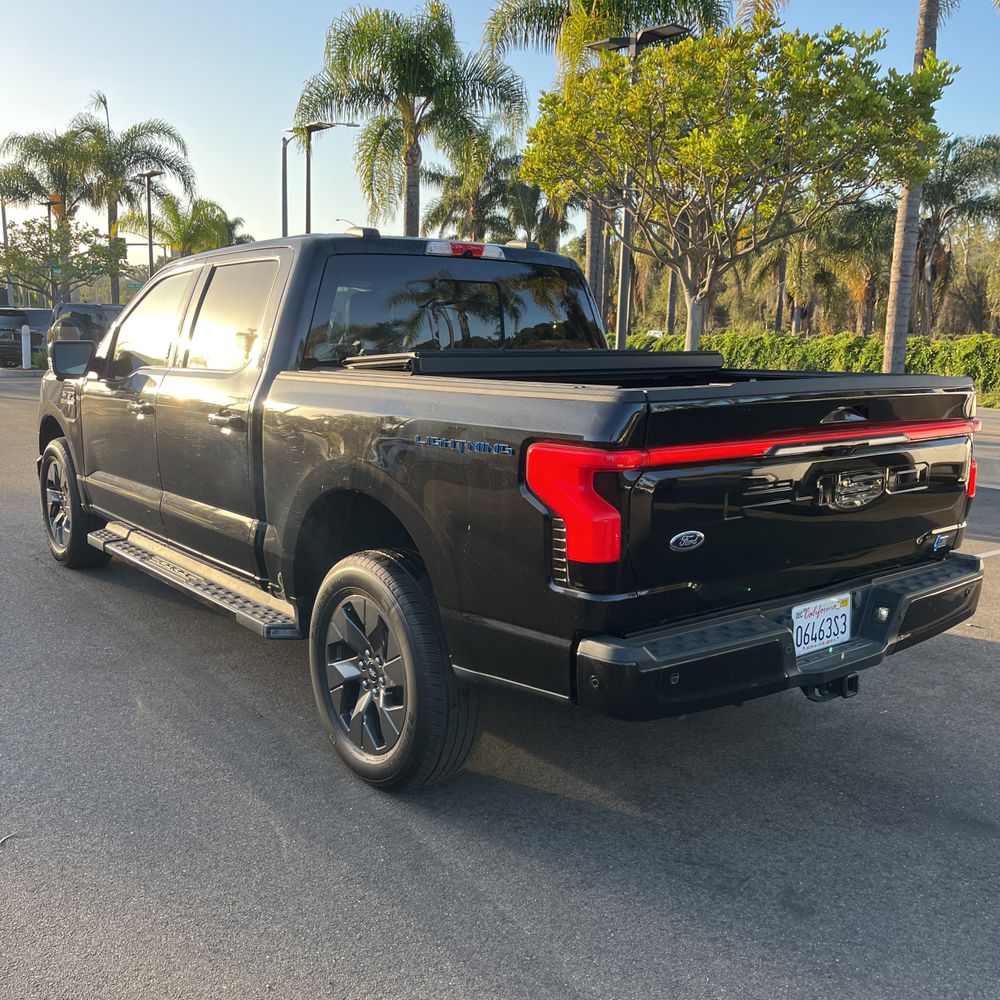 2022 Ford F-150 Lightning Lariat