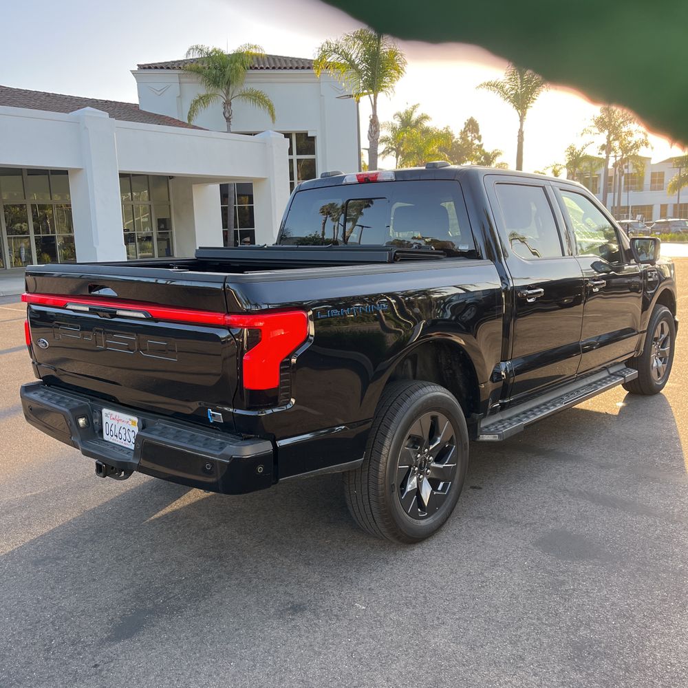 2022 Ford F-150 Lightning Lariat