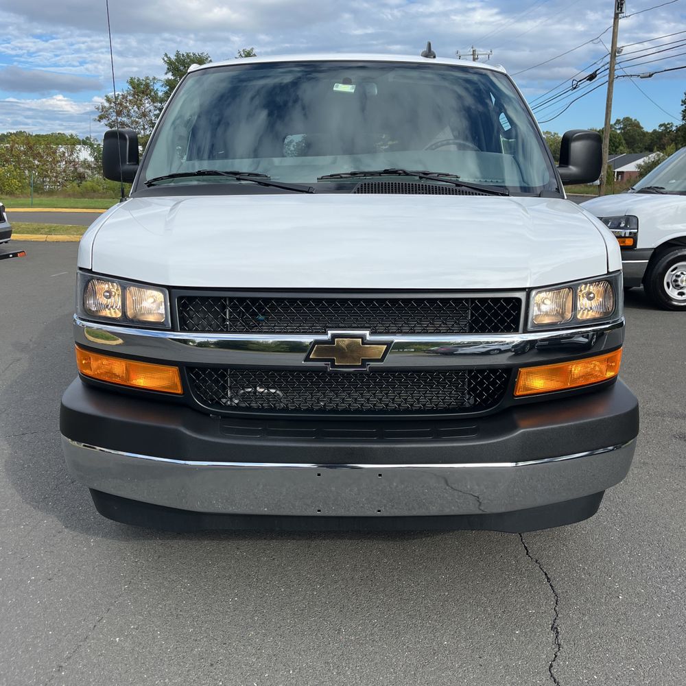 2025 Chevrolet Express LS 3500