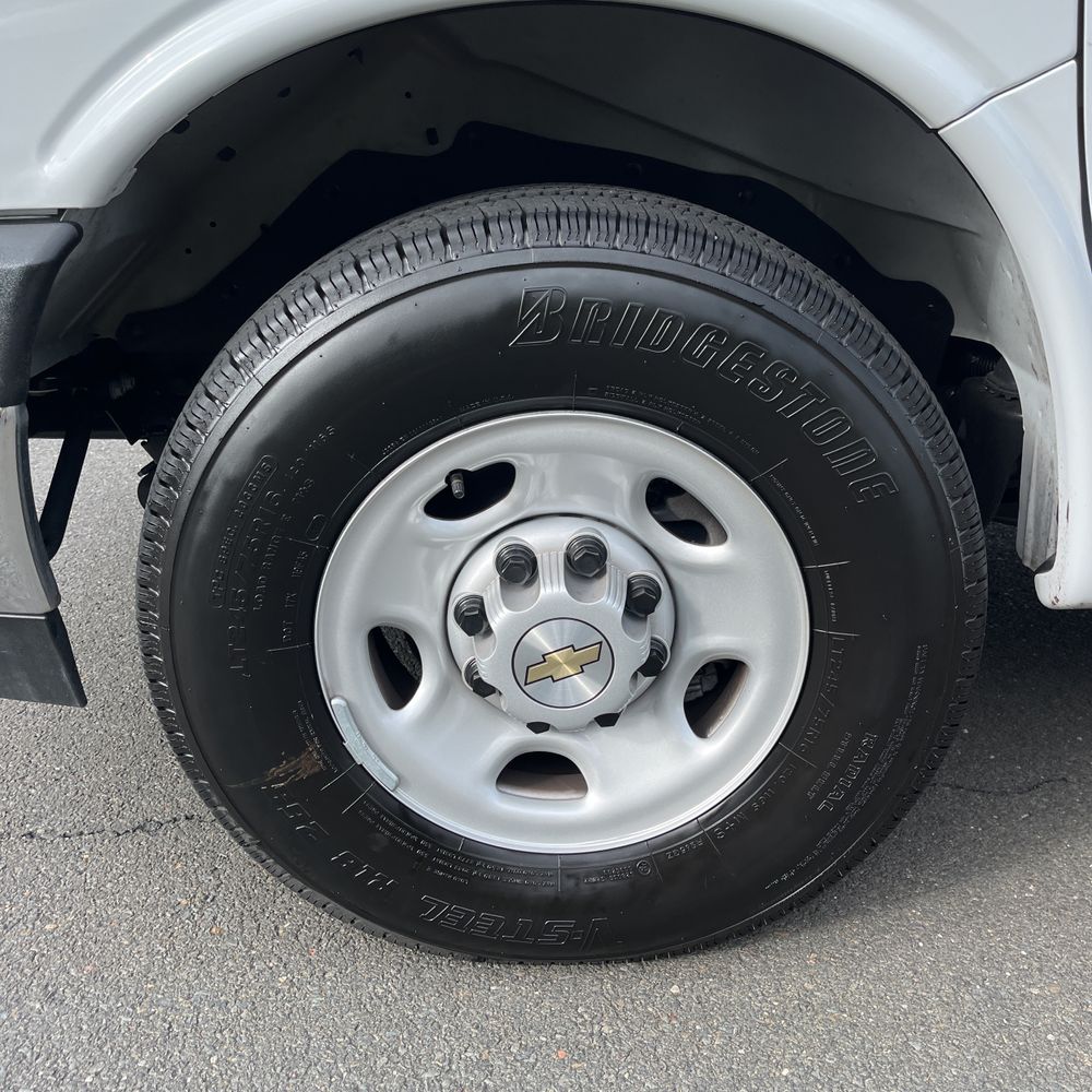 2025 Chevrolet Express LS 3500