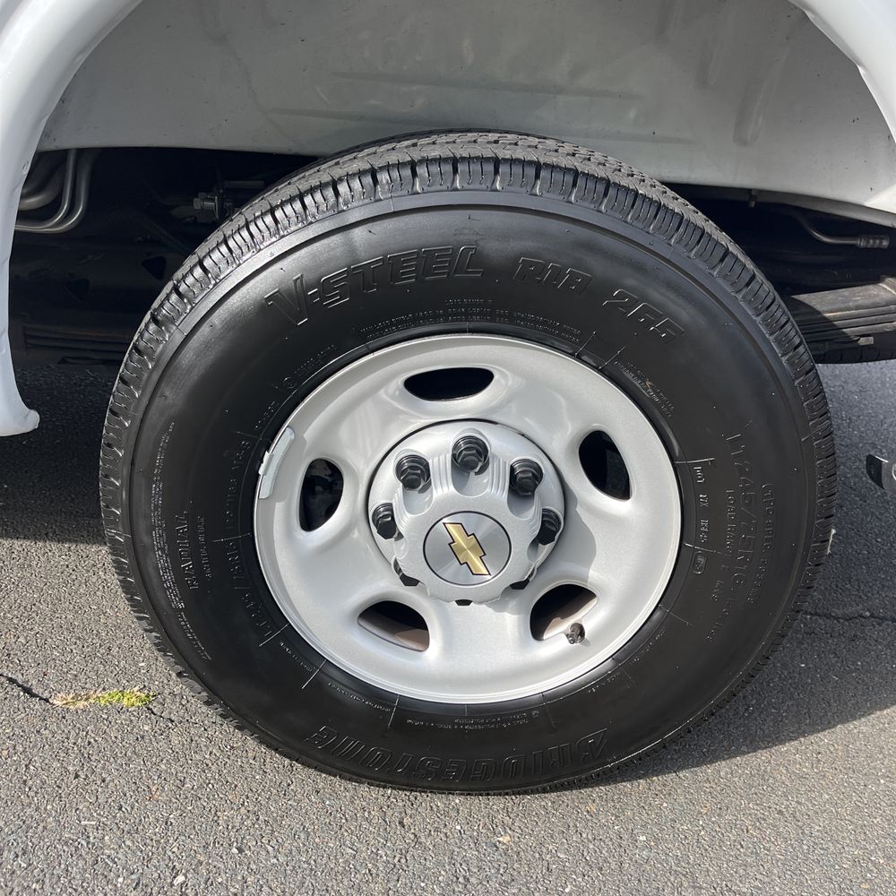 2025 Chevrolet Express LS 3500