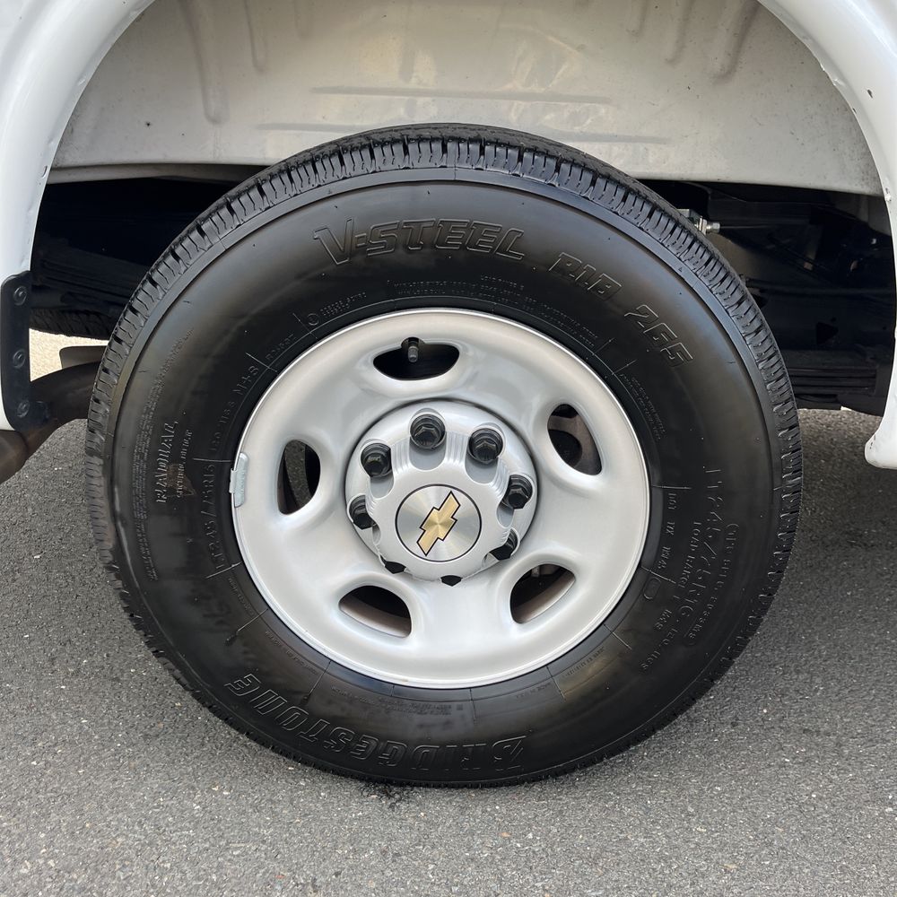 2025 Chevrolet Express LS 3500