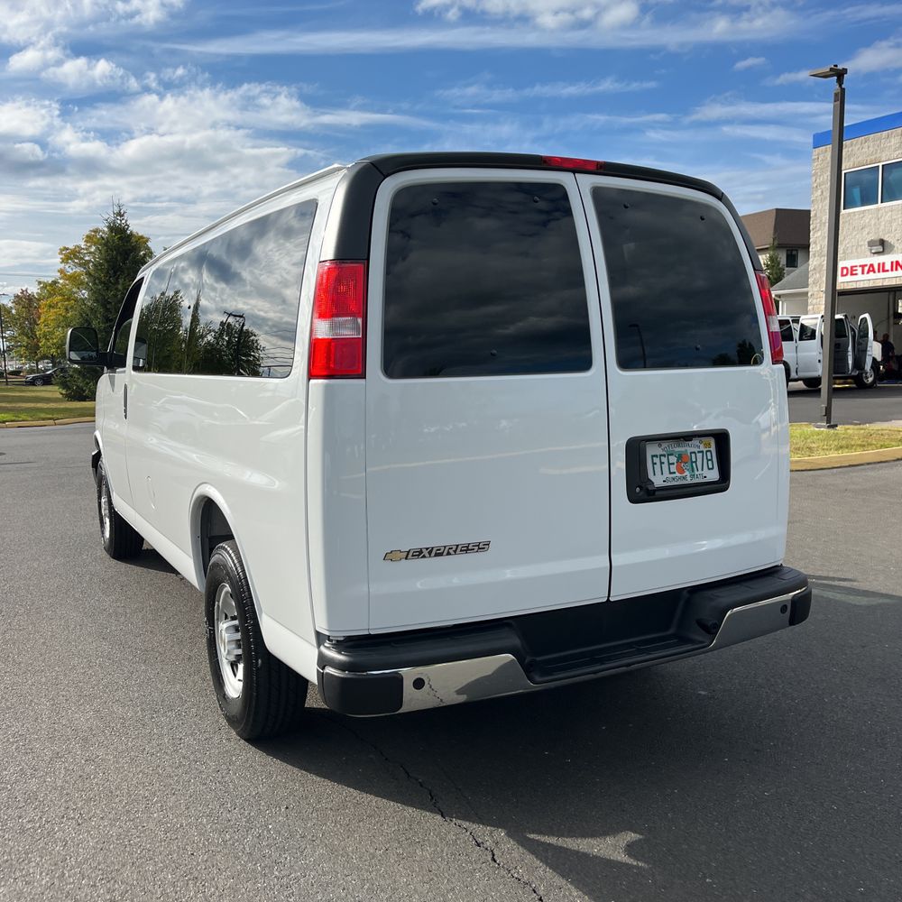 2025 Chevrolet Express LS 3500
