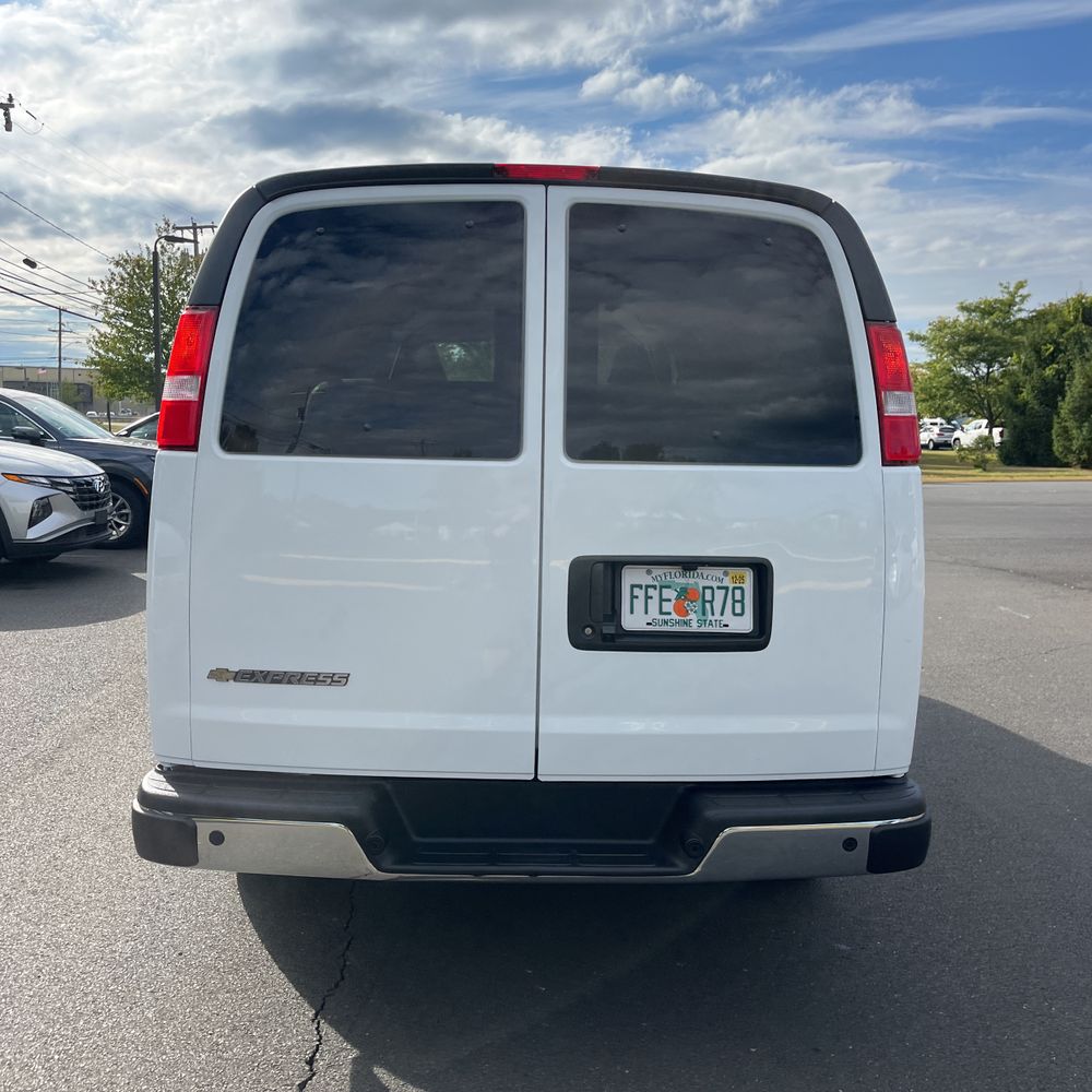 2025 Chevrolet Express LS 3500