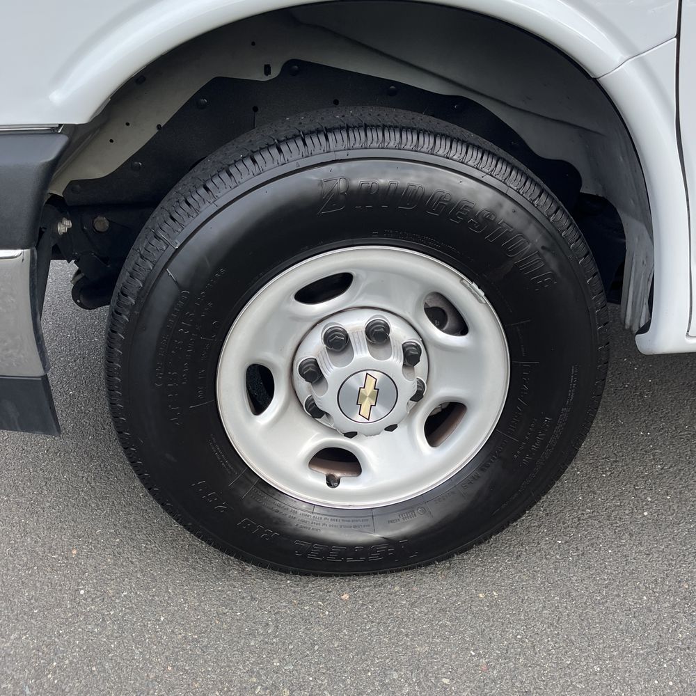 2025 Chevrolet Express LS 3500