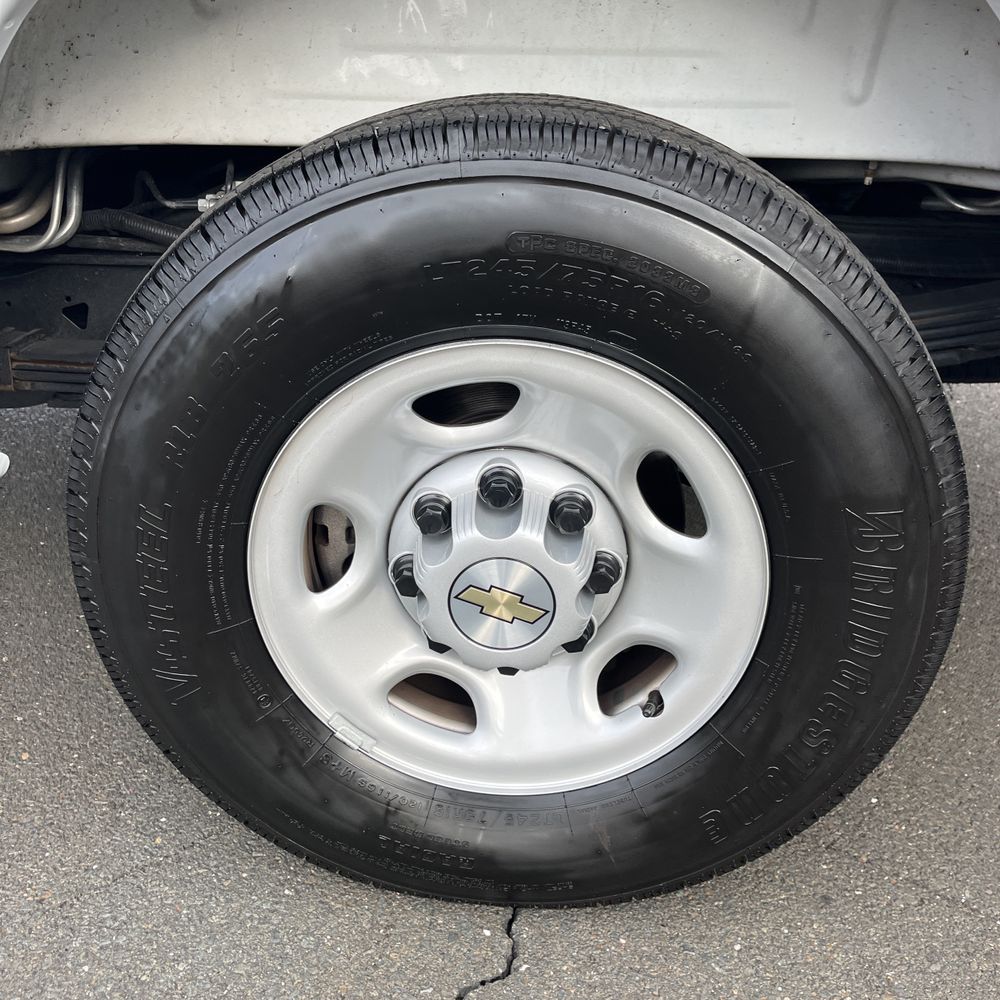 2025 Chevrolet Express LS 3500