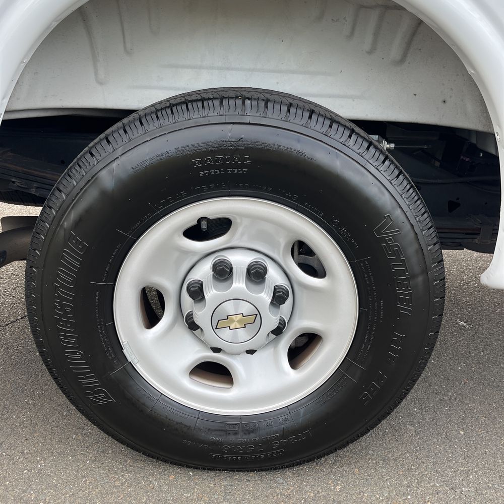 2025 Chevrolet Express LS 3500