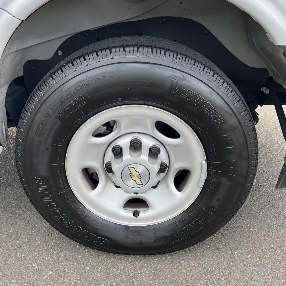 2025 Chevrolet Express LS 3500