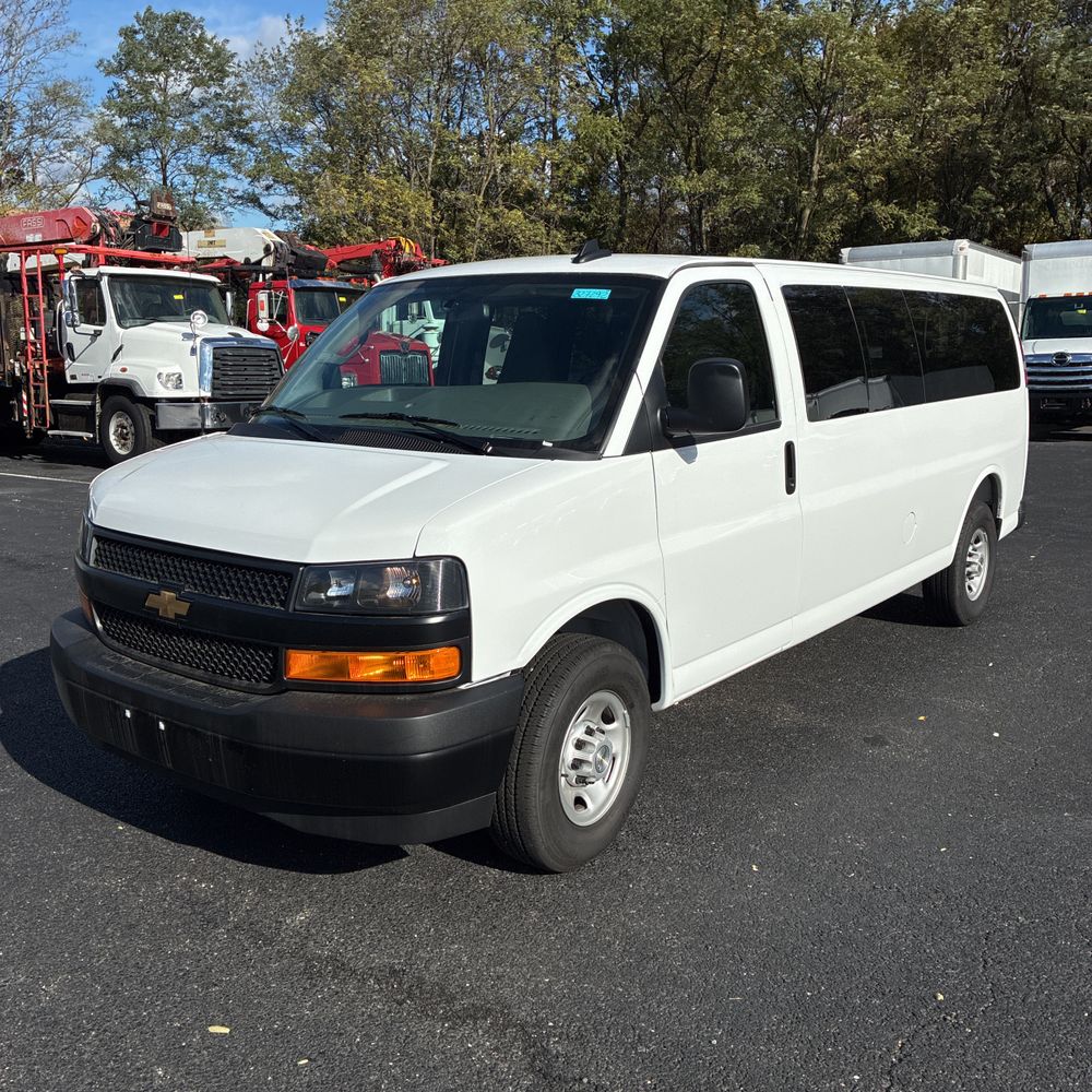 2025 Chevrolet Express LS 3500