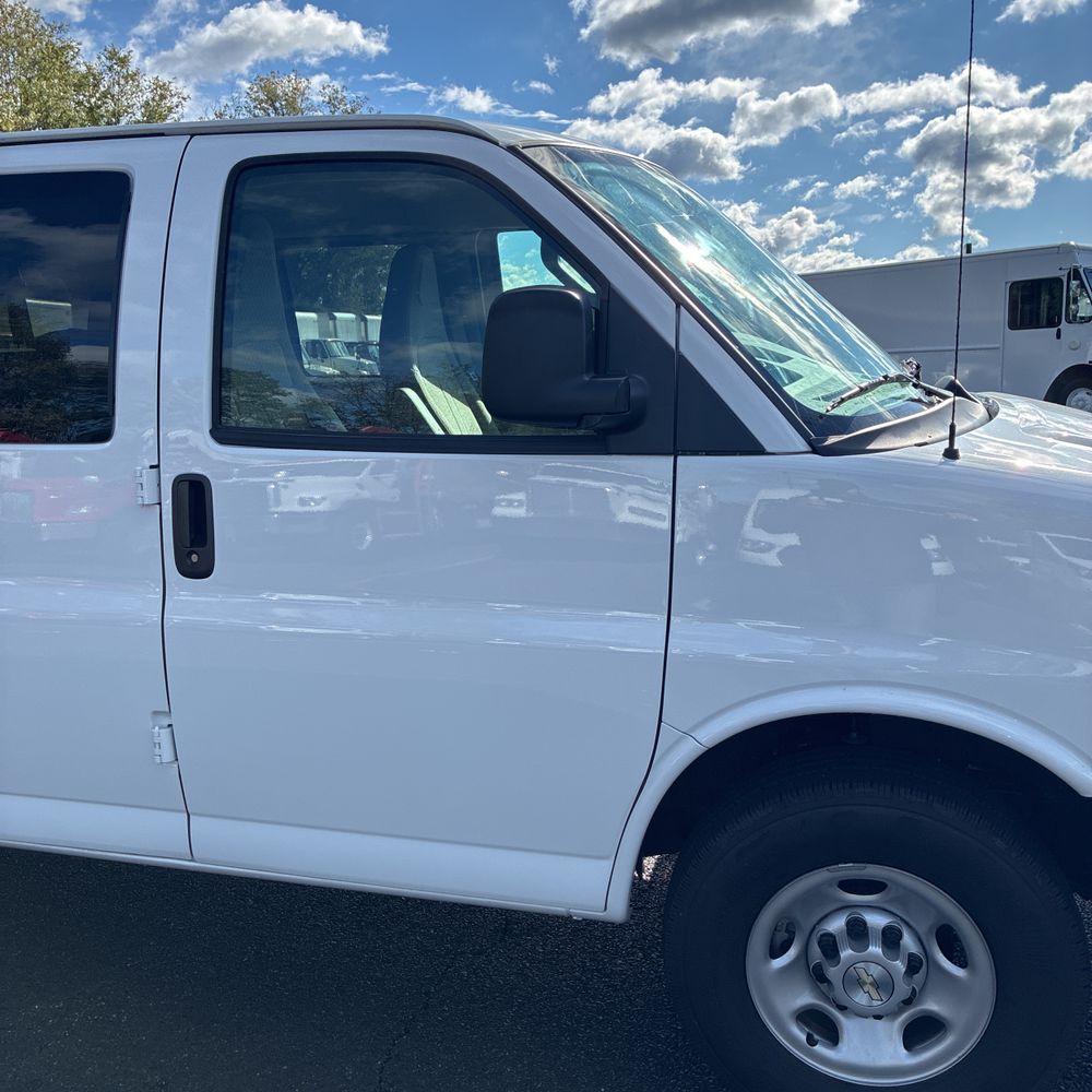 2025 Chevrolet Express LS 3500