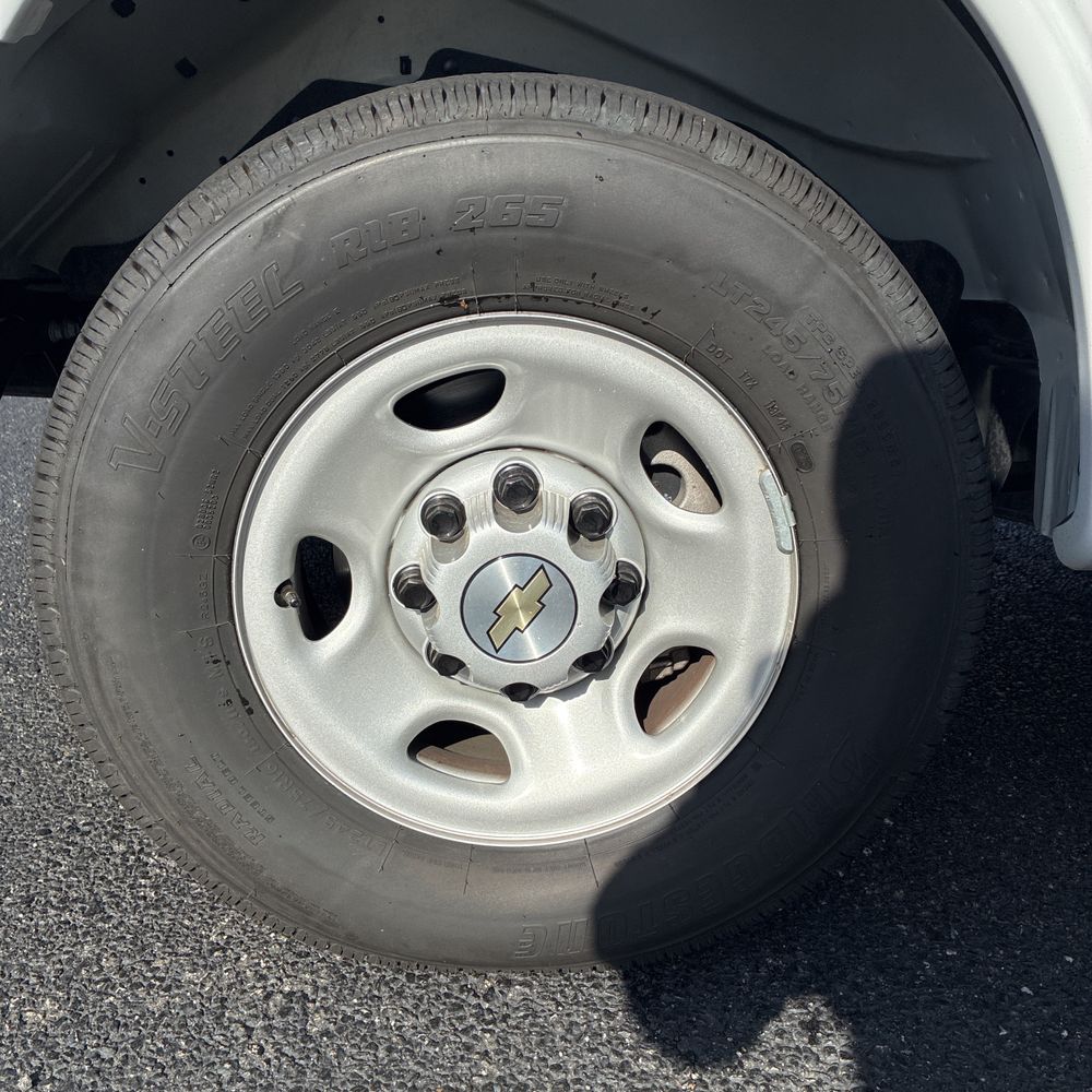 2025 Chevrolet Express LS 3500