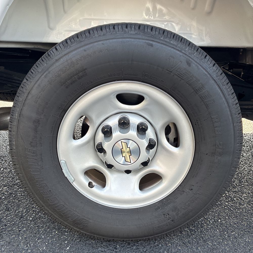 2025 Chevrolet Express LS 3500