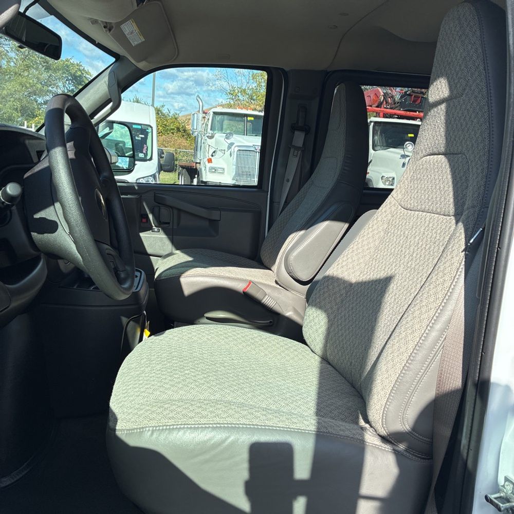 2025 Chevrolet Express LS 3500