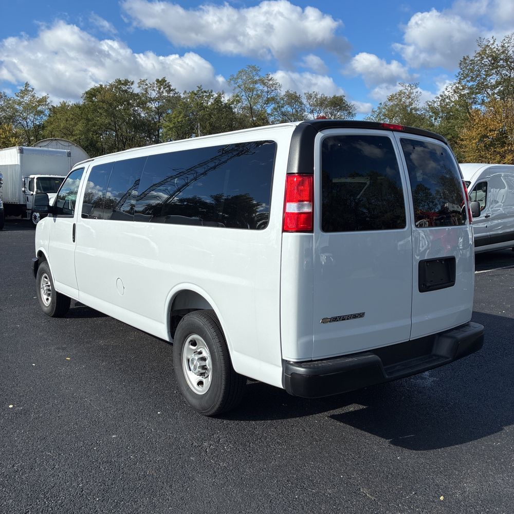 2025 Chevrolet Express LS 3500