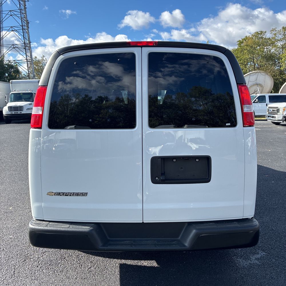 2025 Chevrolet Express LS 3500