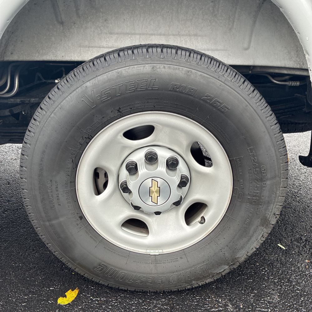 2025 Chevrolet Express LS 3500