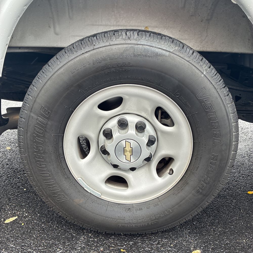 2025 Chevrolet Express LS 3500