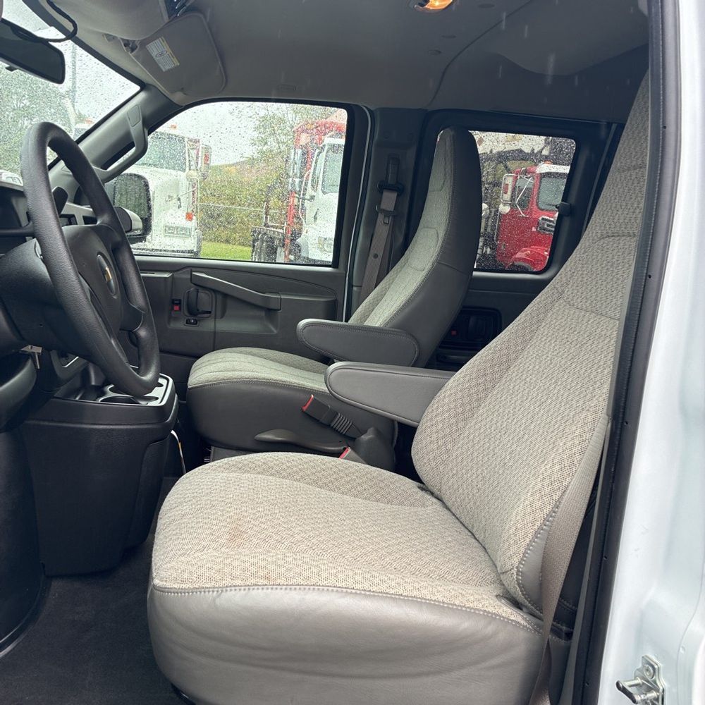 2025 Chevrolet Express LS 3500