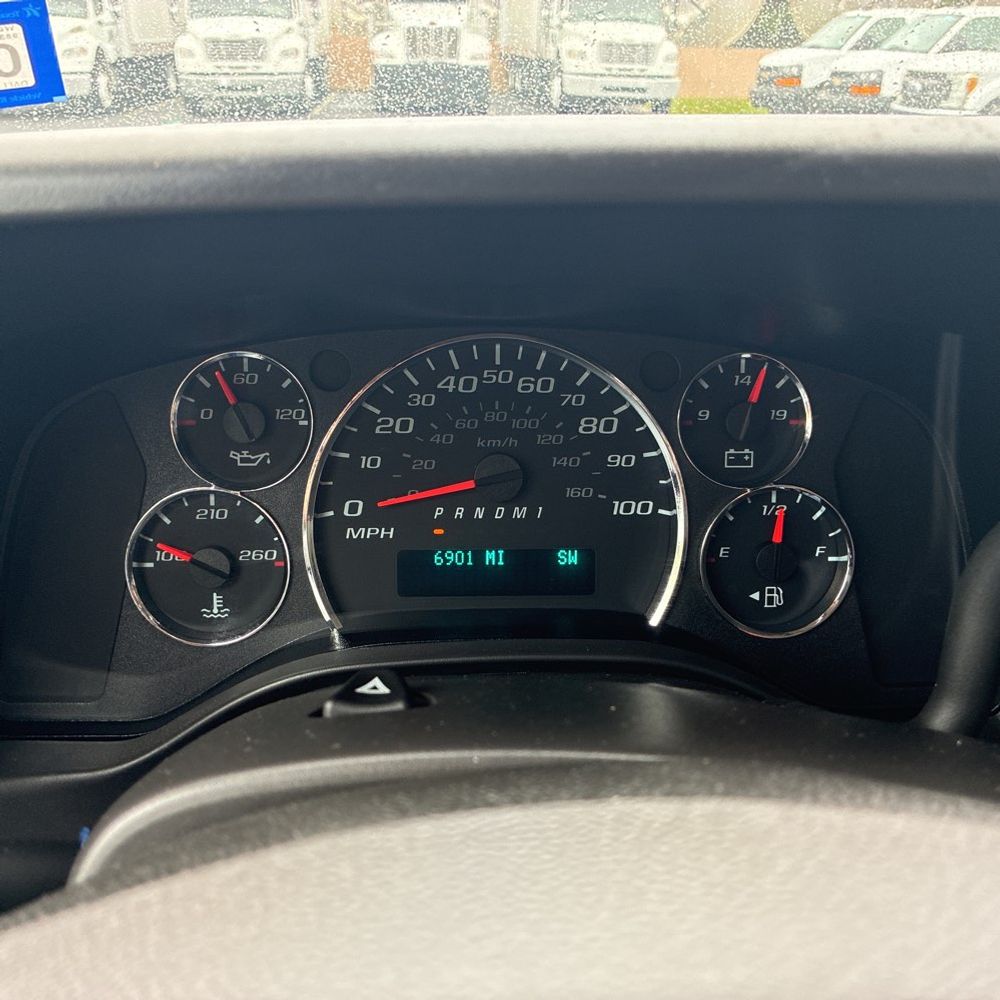 2025 Chevrolet Express LS 3500