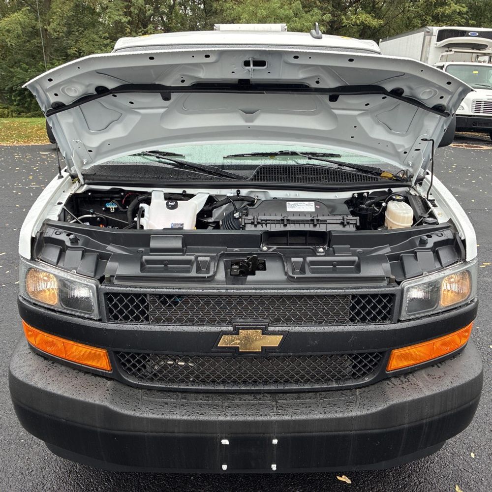 2025 Chevrolet Express LS 3500