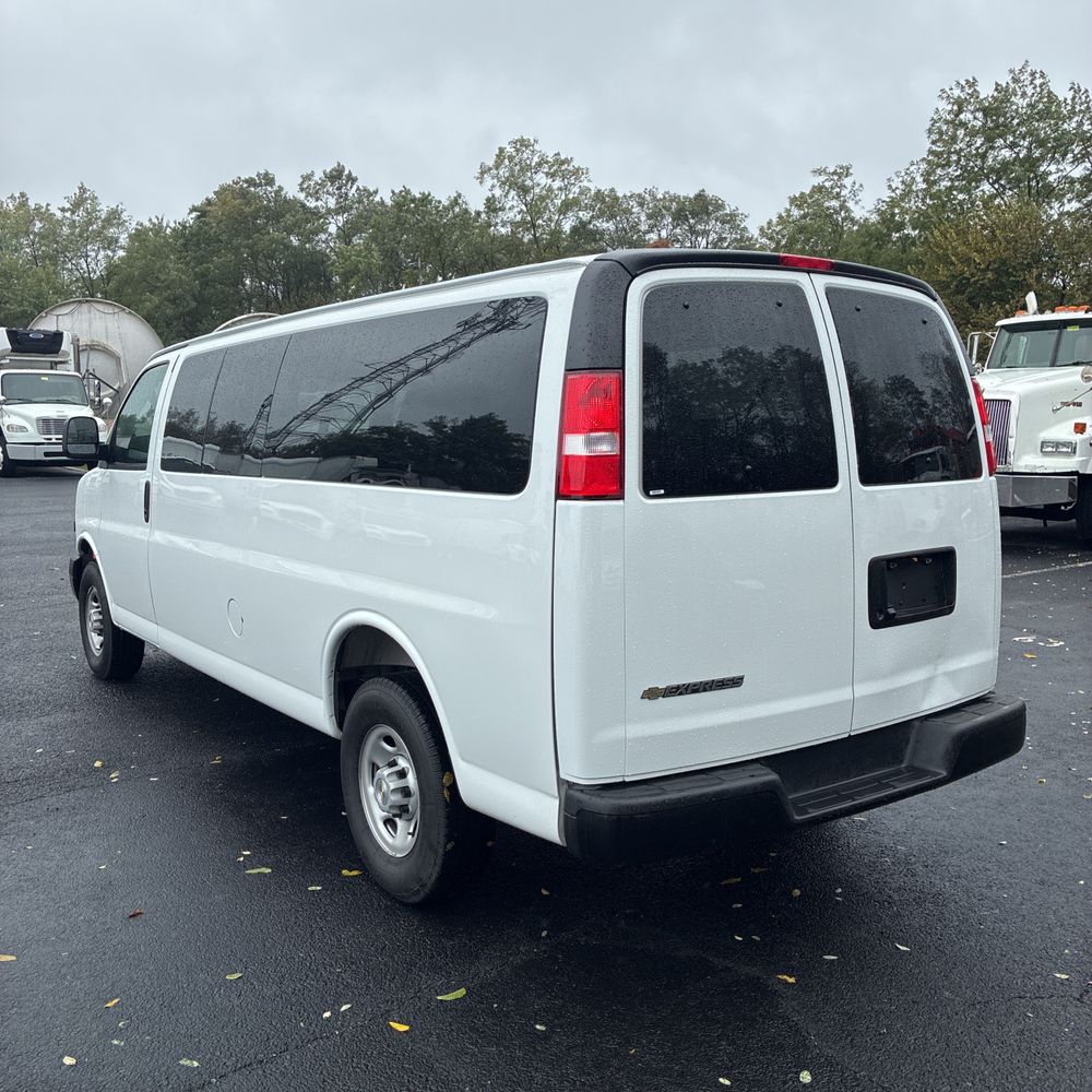 2025 Chevrolet Express LS 3500